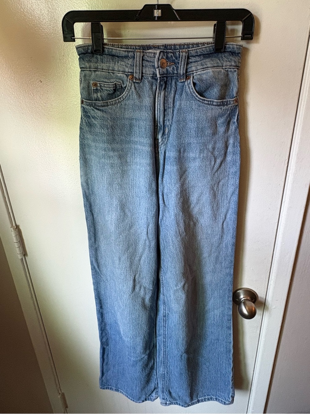 H&M Classic High-Waist Wide-Leg Jeans - Light Blue
